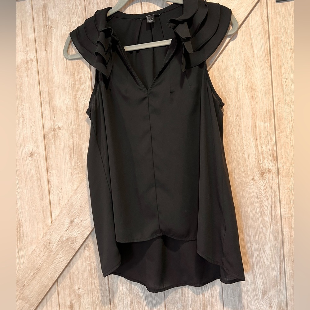 Pretty black top!